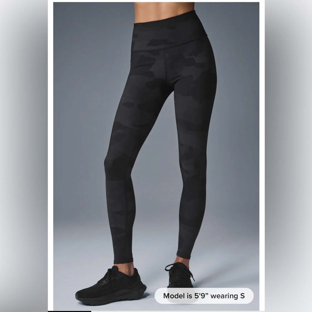 Alo High Waist Camo Vapor Leggings, Black Camouflage, Size Small